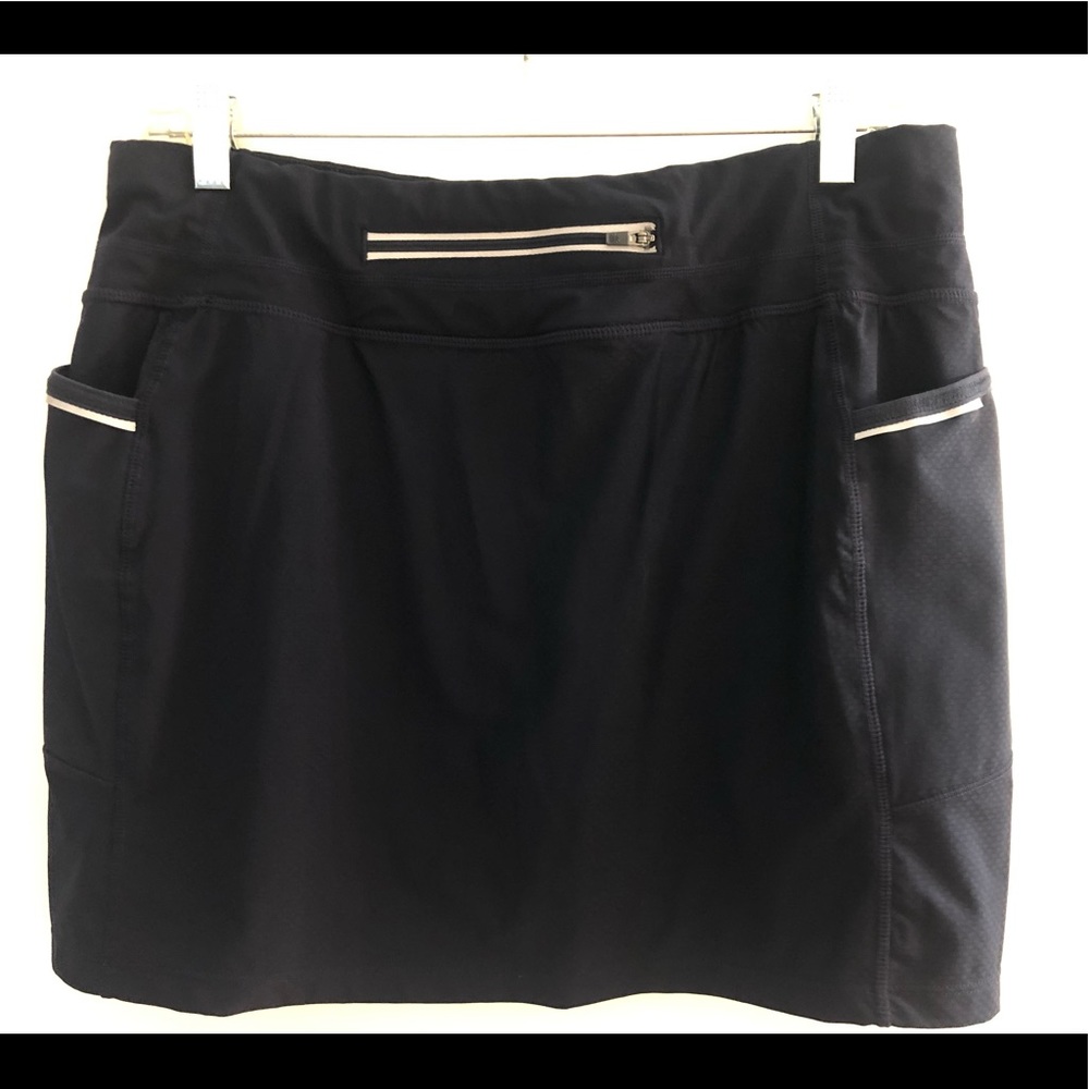 ATHLETA      Navy Blue skirt with skort